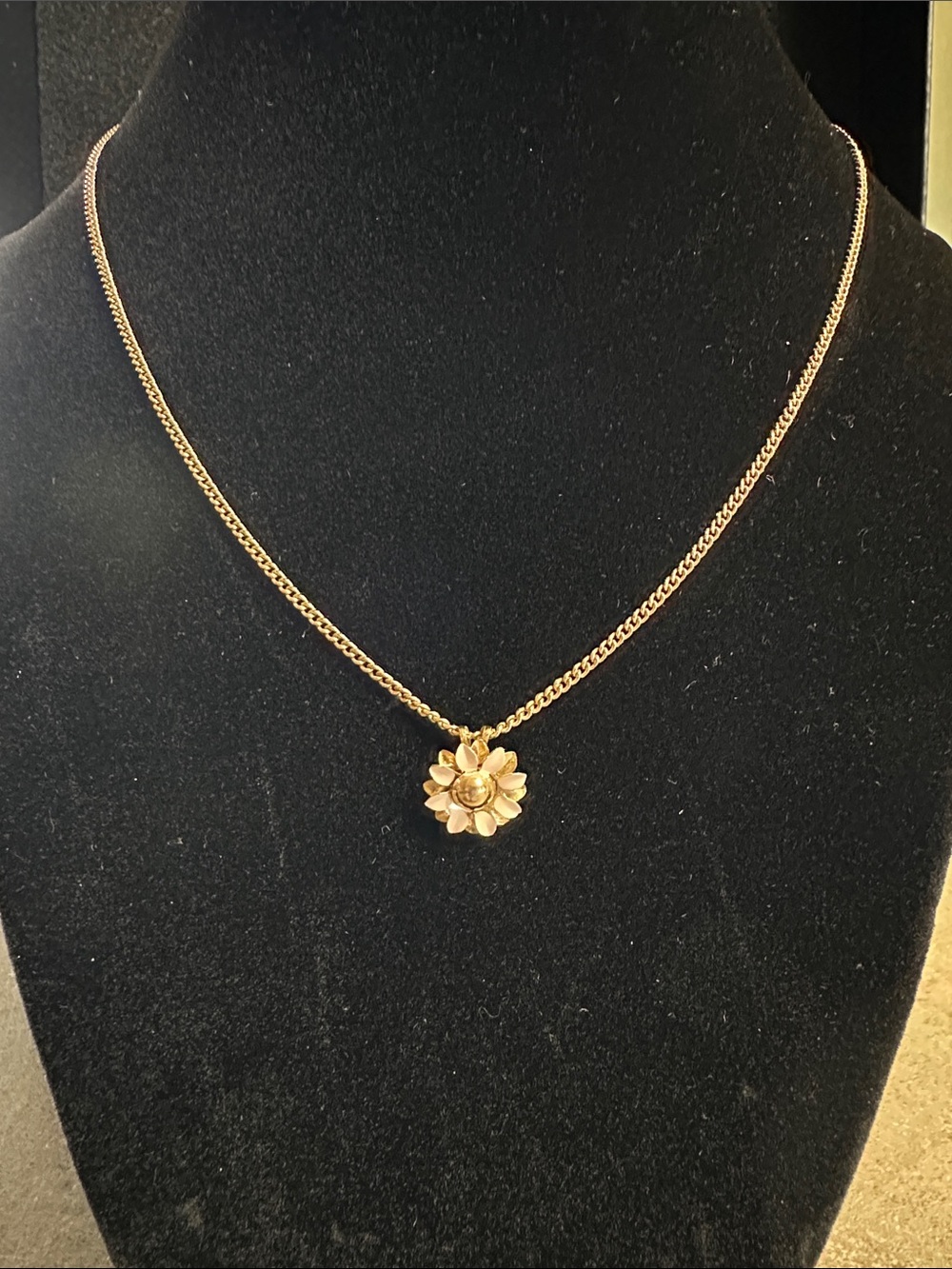 Vintage 1970’s Avon Gold-Tone Flower Pendant Necklace